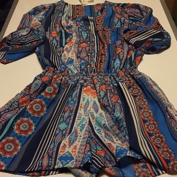 𝅺BRIGHT boho print roll tab sleeve, button romper. - Picture 3 of 9